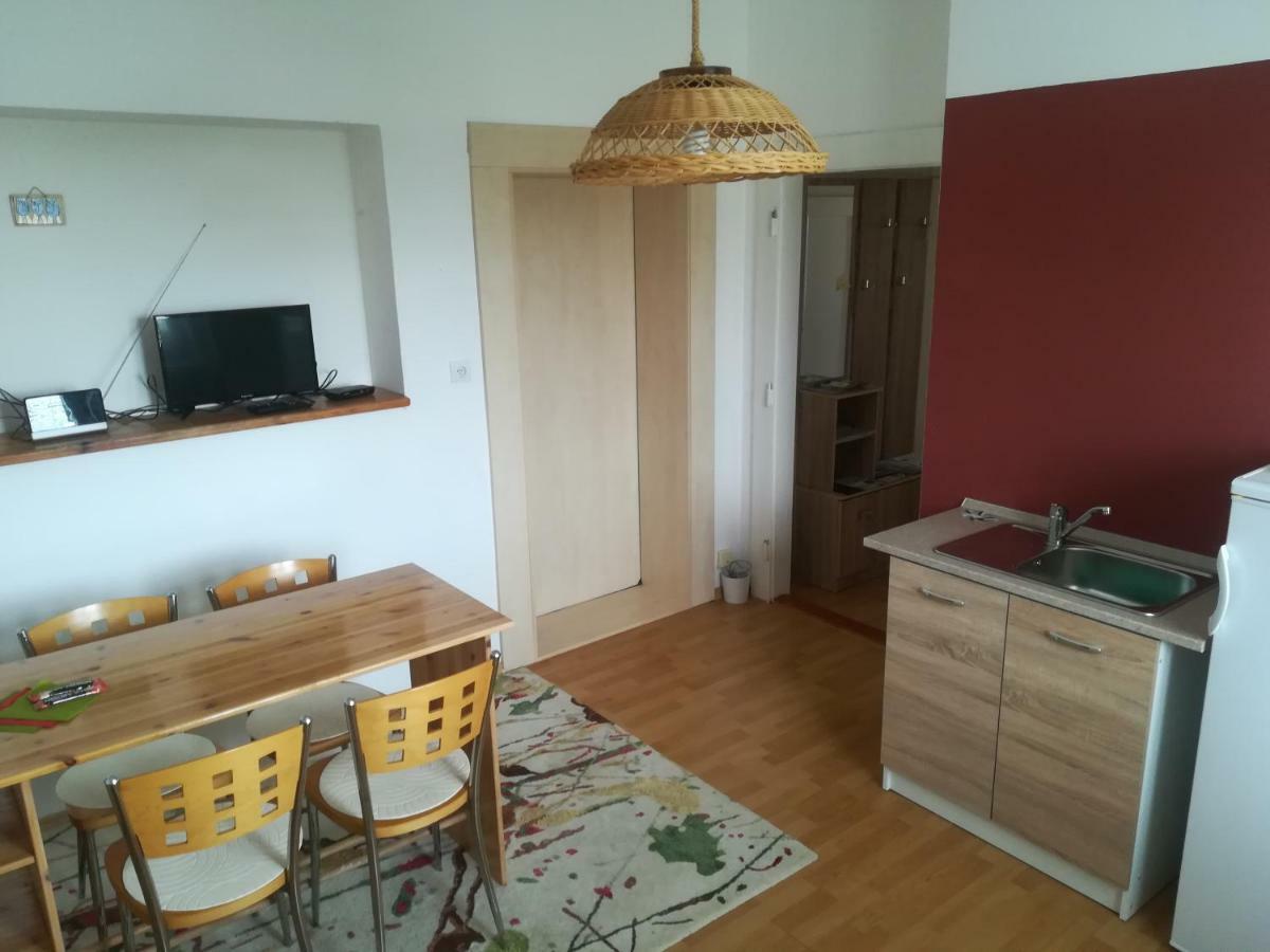 Penzion Flora Zatec  Bagian luar foto